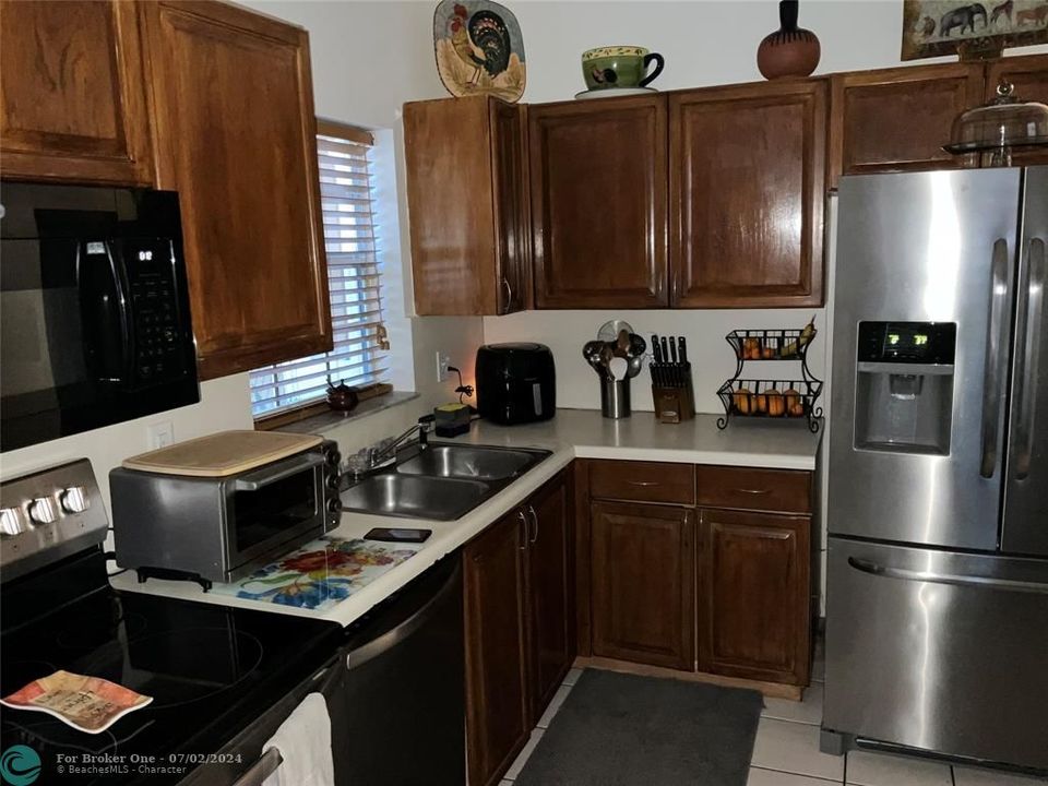 For Sale: $550,900 (3 beds, 2 baths, 1496 Square Feet)