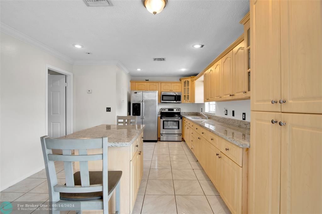 Active With Contract: $438,900 (3 beds, 2 baths, 1125 Square Feet)