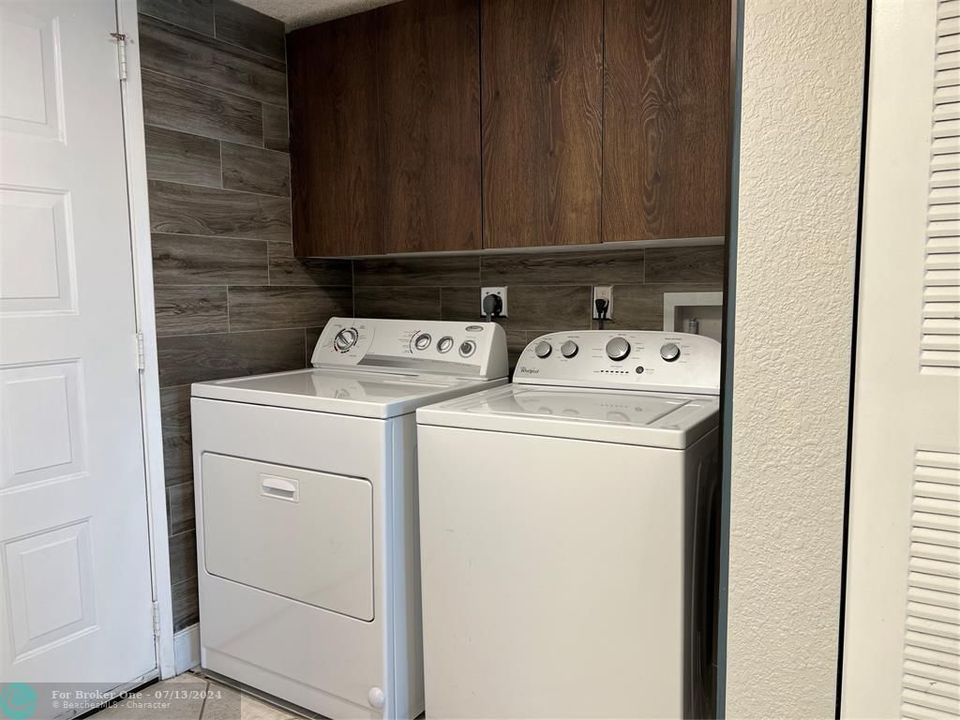 Active With Contract: $2,000 (2 beds, 2 baths, 830 Square Feet)