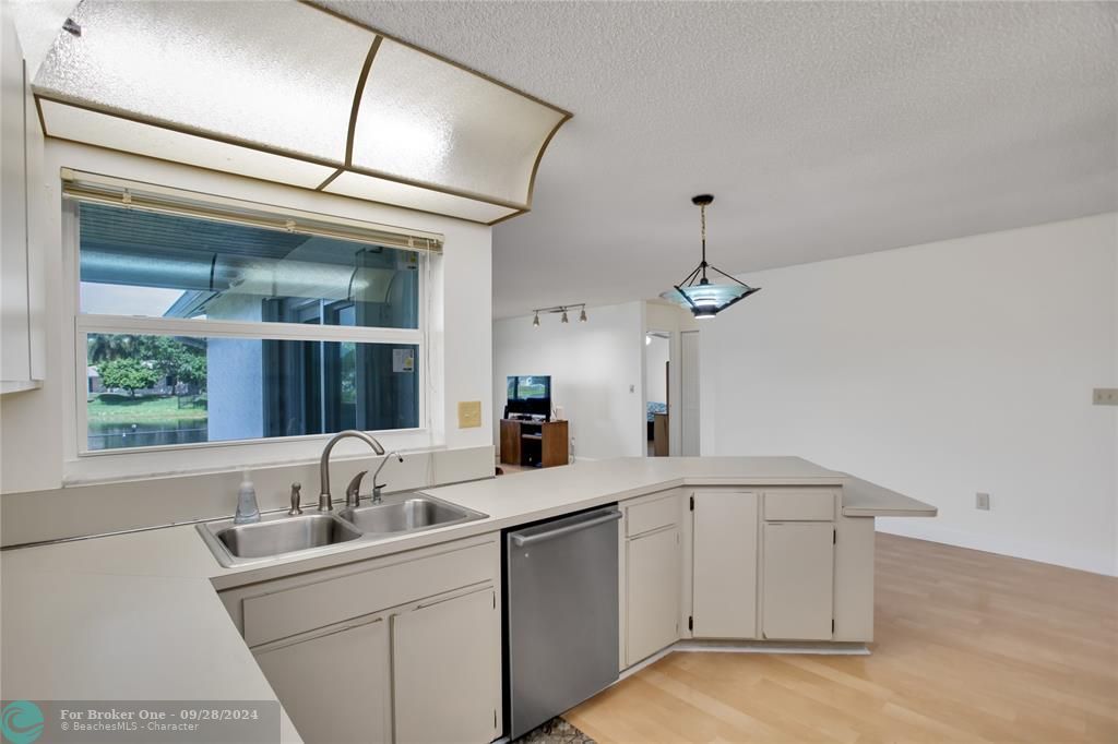 Recently Sold: $710,000 (3 beds, 2 baths, 1807 Square Feet)