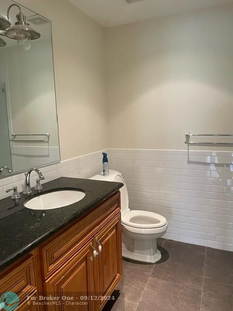 For Rent: $2,700 (2 beds, 2 baths, 1048 Square Feet)