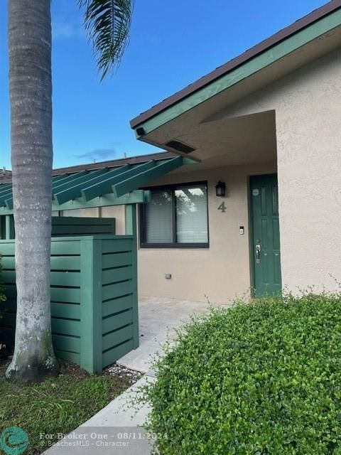 For Rent: $2,700 (2 beds, 2 baths, 1048 Square Feet)