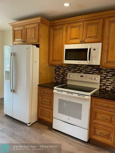 For Rent: $2,700 (2 beds, 2 baths, 1048 Square Feet)