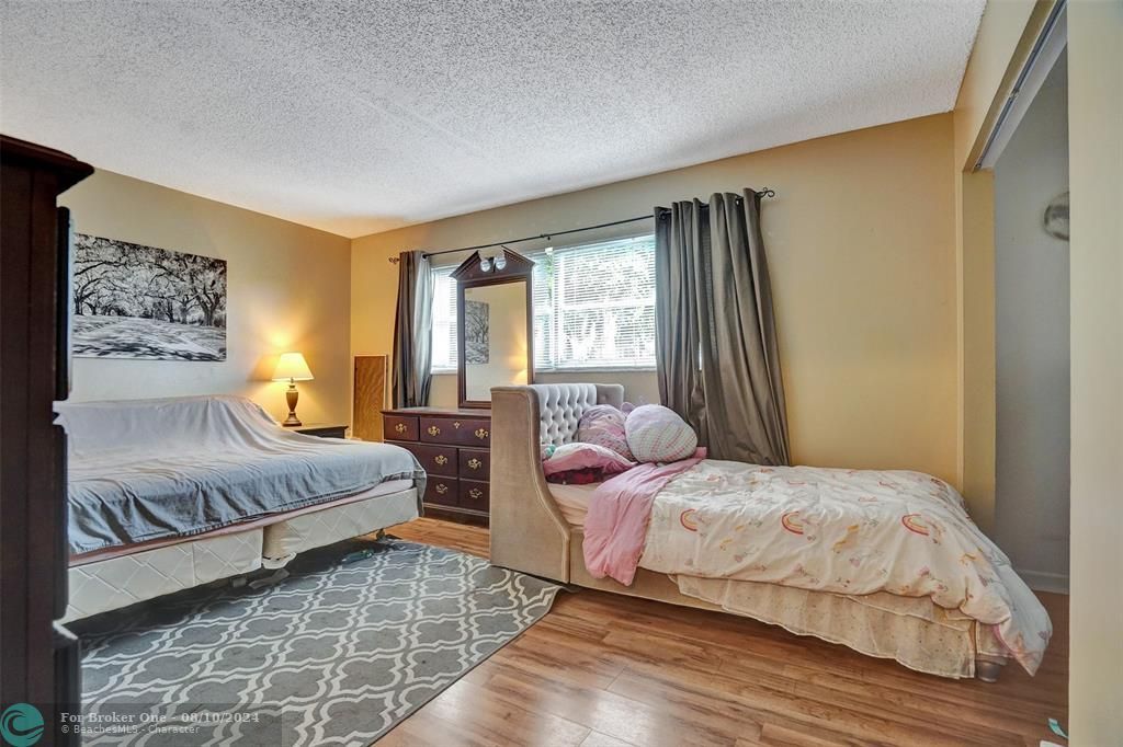 Active With Contract: $299,000 (2 beds, 1 baths, 1454 Square Feet)