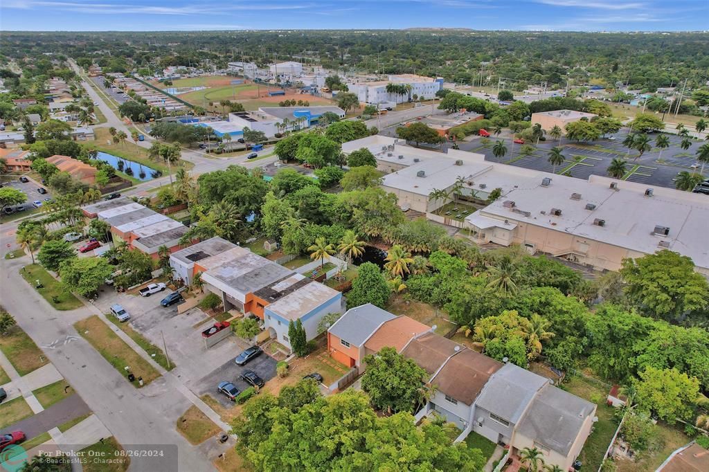 Active With Contract: $299,000 (2 beds, 1 baths, 1454 Square Feet)