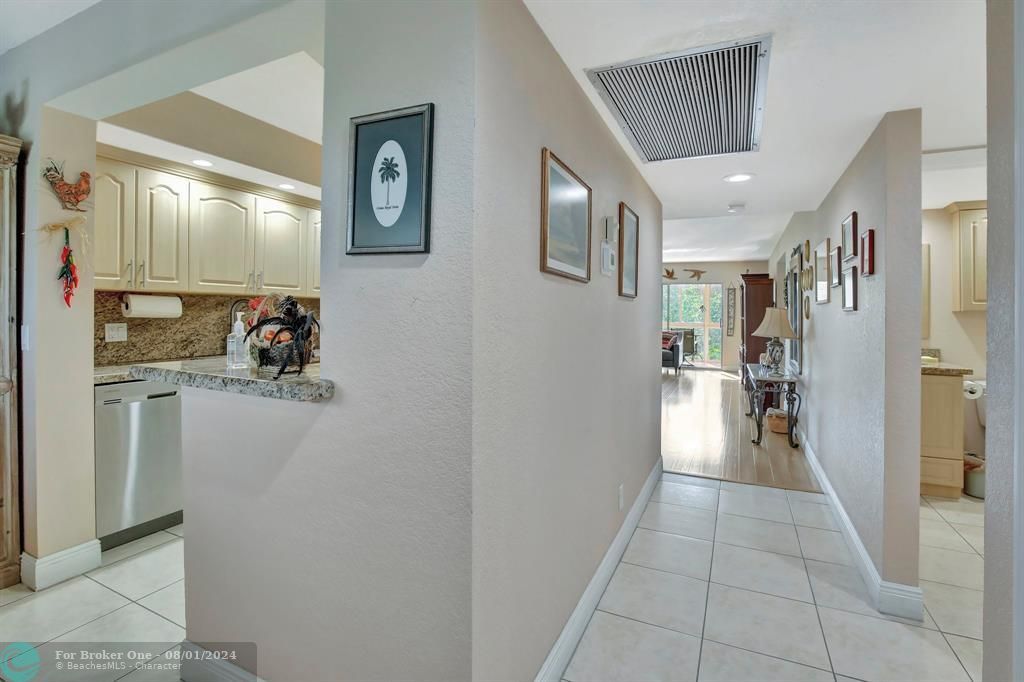 Active With Contract: $269,000 (2 beds, 2 baths, 1350 Square Feet)