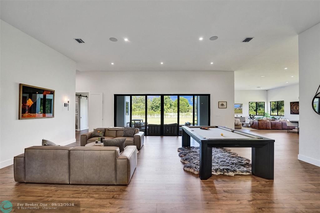 For Sale: $2,999,000 (5 beds, 4 baths, 4345 Square Feet)