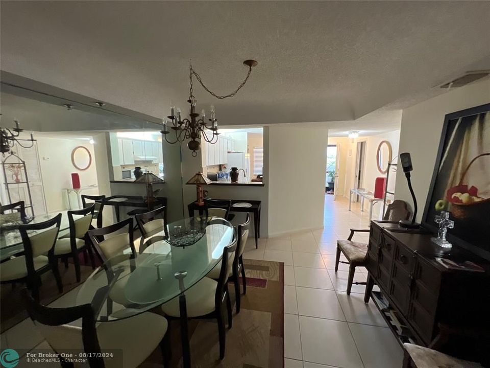 For Sale: $317,800 (2 beds, 2 baths, 1550 Square Feet)