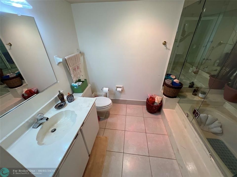 For Sale: $317,800 (2 beds, 2 baths, 1550 Square Feet)