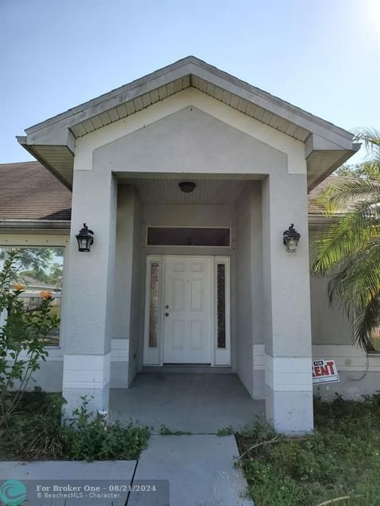 For Rent: $2,800 (4 beds, 3 baths, 2434 Square Feet)