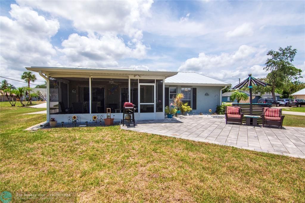 Recently Sold: $330,000 (3 beds, 2 baths, 1216 Square Feet)