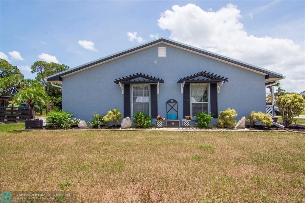 Recently Sold: $330,000 (3 beds, 2 baths, 1216 Square Feet)