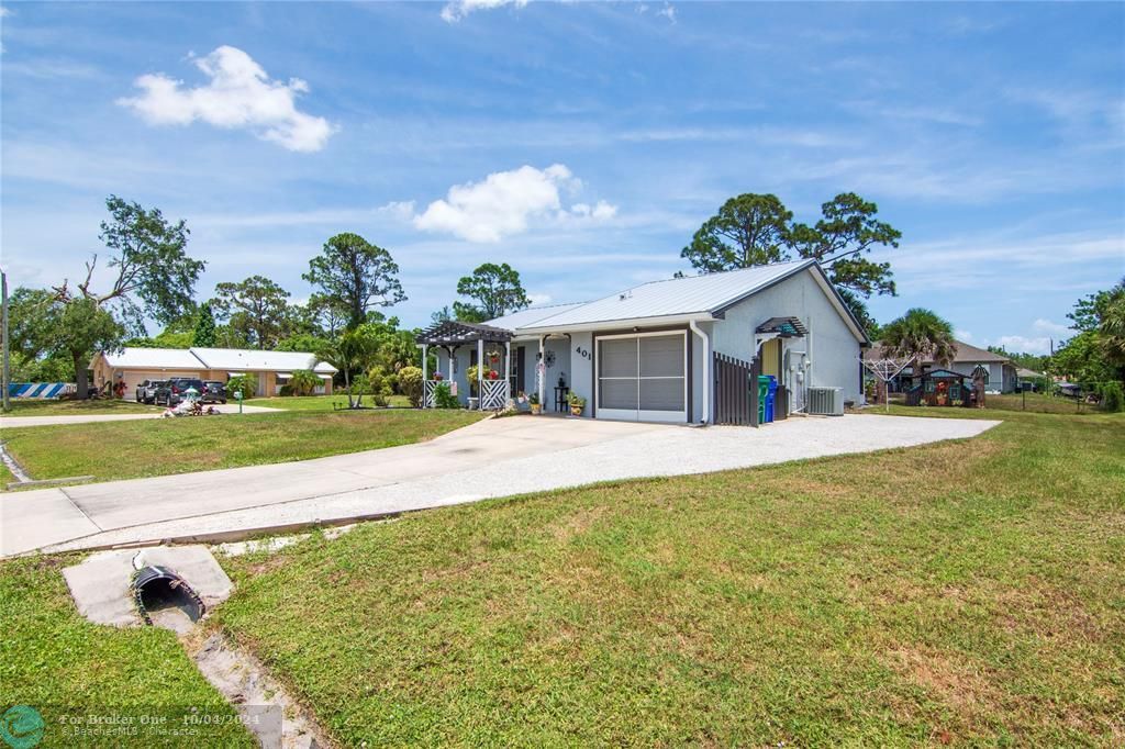 For Sale: $330,000 (3 beds, 2 baths, 1216 Square Feet)