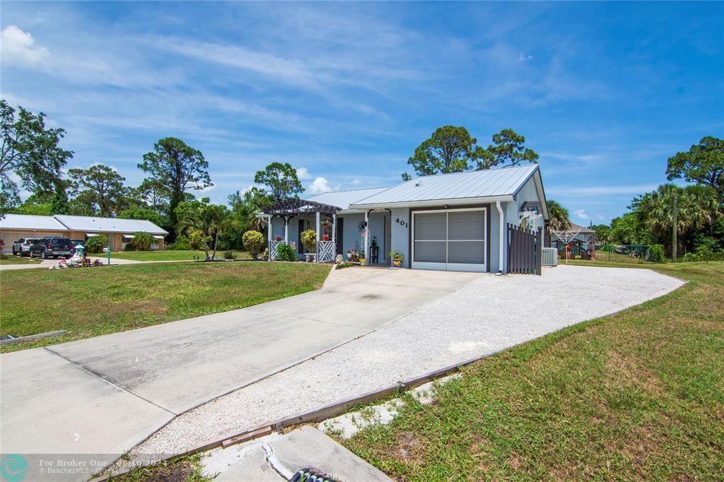 For Sale: $330,000 (3 beds, 2 baths, 1216 Square Feet)