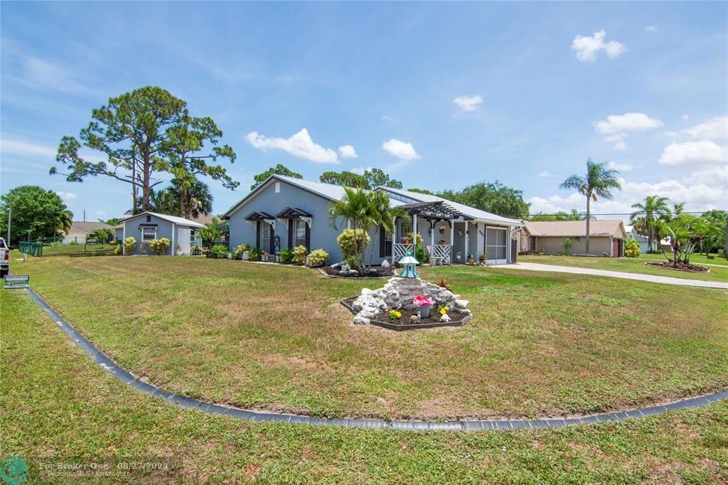 Recently Sold: $330,000 (3 beds, 2 baths, 1216 Square Feet)