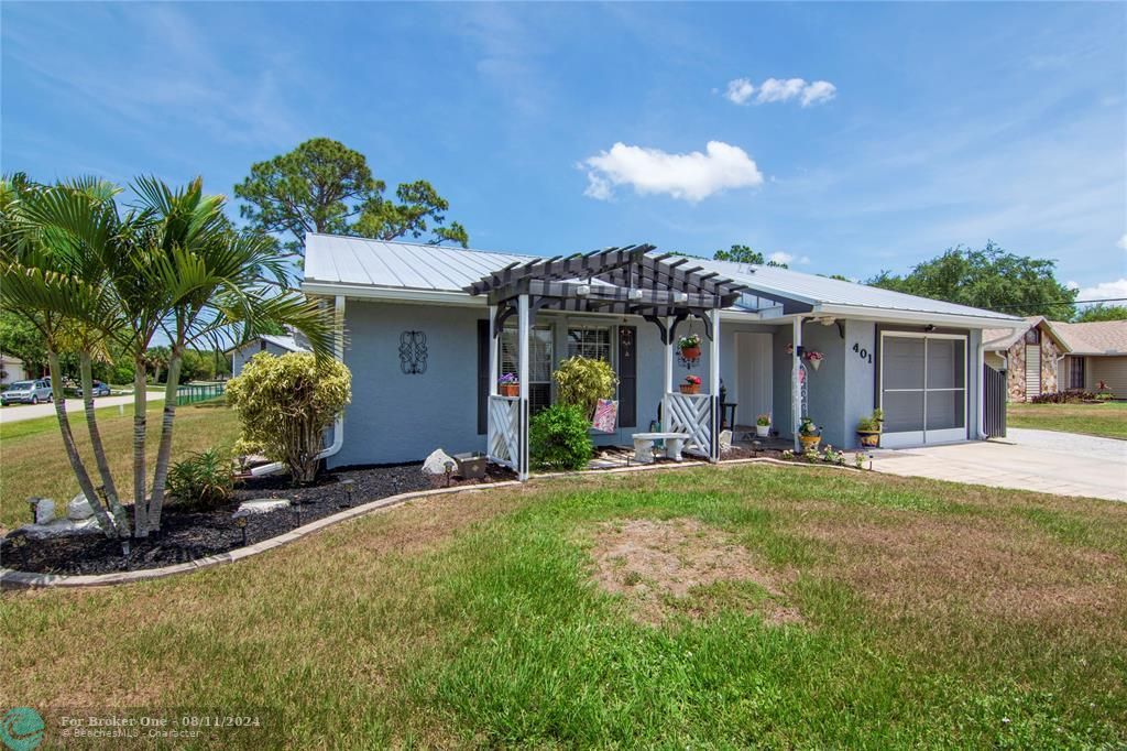 Recently Sold: $330,000 (3 beds, 2 baths, 1216 Square Feet)