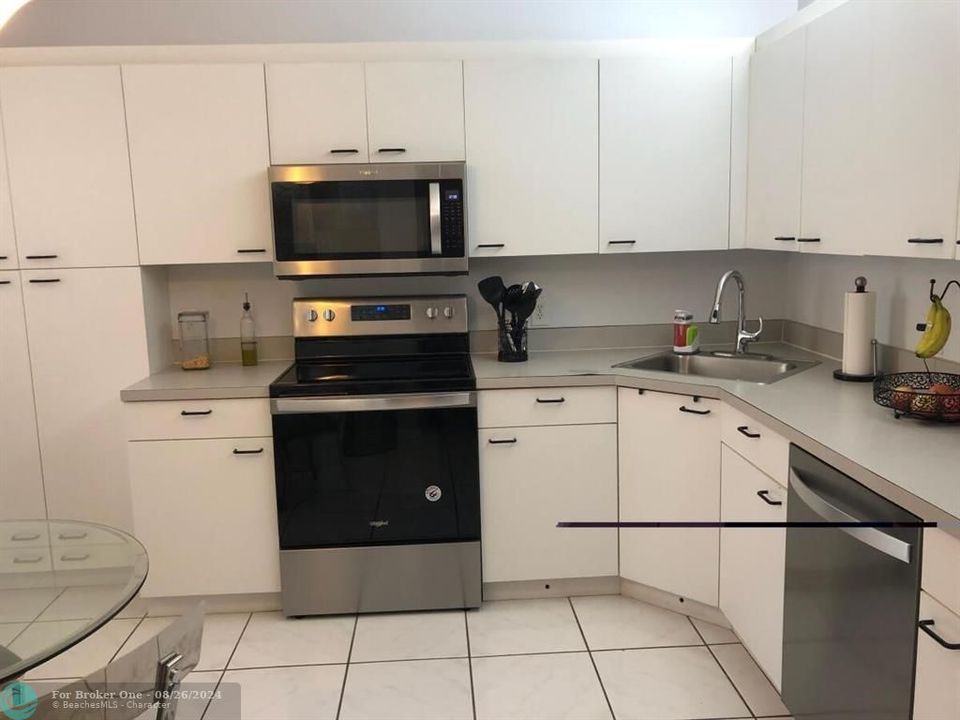 En Venta: $229,000 (2 camas, 2 baños, 1070 Pies cuadrados)