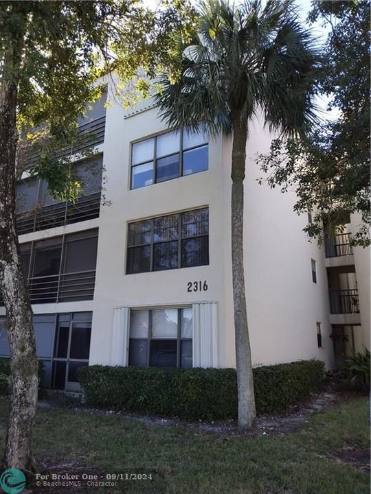 Active With Contract: $1,500 (1 beds, 1 baths, 900 Square Feet)