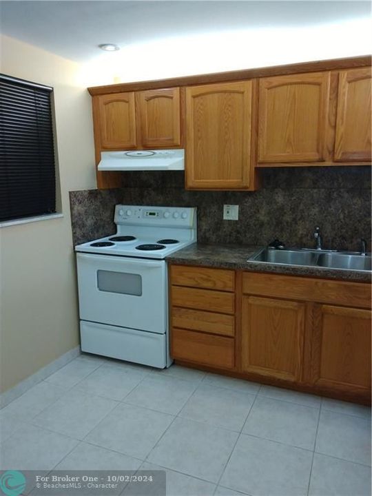 Active With Contract: $1,500 (1 beds, 1 baths, 900 Square Feet)