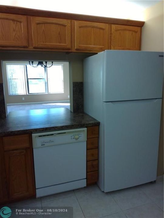 Active With Contract: $1,500 (1 beds, 1 baths, 900 Square Feet)