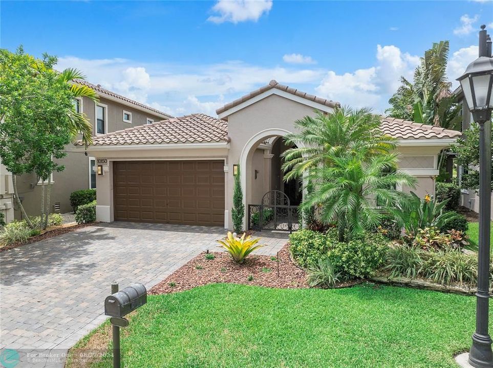 Recently Sold: $1,299,900 (4 beds, 2 baths, 2566 Square Feet)