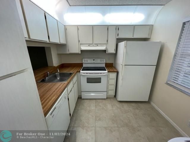 Active With Contract: $185,000 (1 beds, 1 baths, 621 Square Feet)