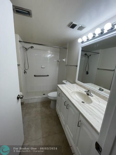 Active With Contract: $185,000 (1 beds, 1 baths, 621 Square Feet)