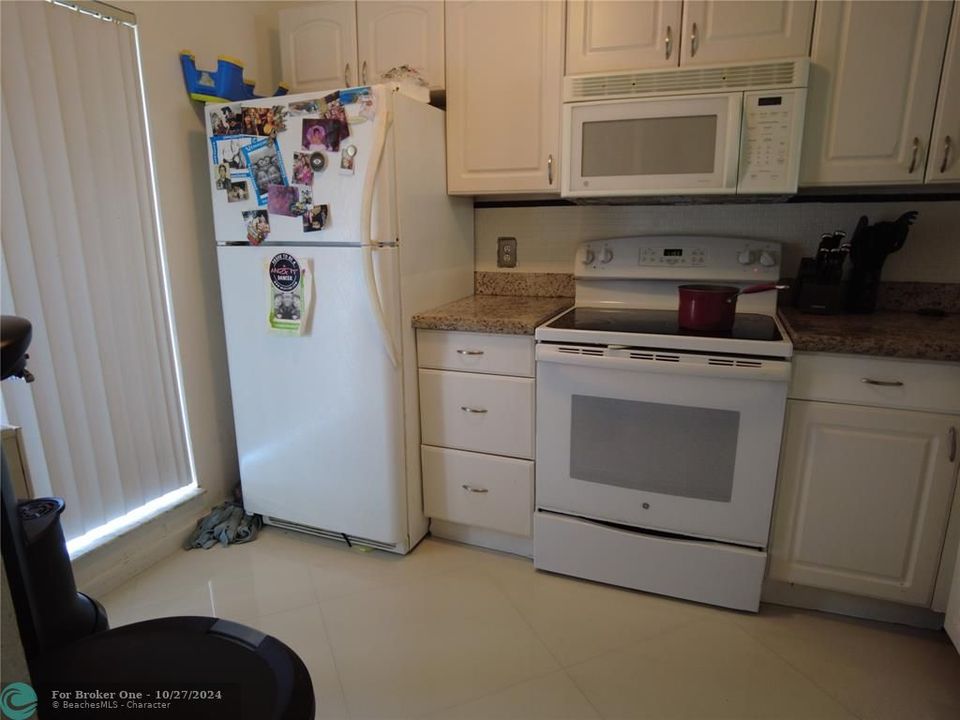 For Sale: $390,000 (2 beds, 2 baths, 1236 Square Feet)