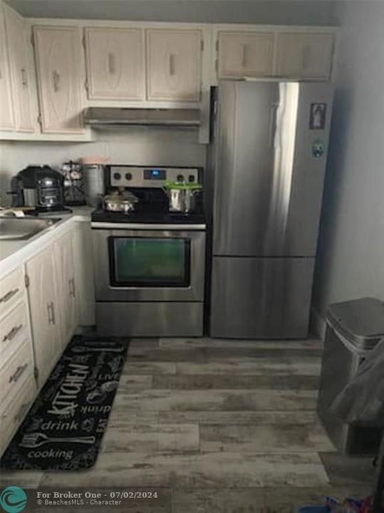 For Sale: $111,000 (1 beds, 1 baths, 758 Square Feet)