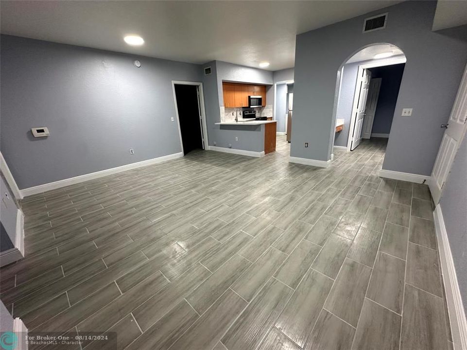 Active With Contract: $2,300 (2 beds, 2 baths, 1088 Square Feet)