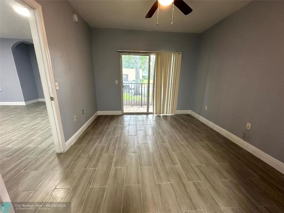 Active With Contract: $2,300 (2 beds, 2 baths, 1088 Square Feet)