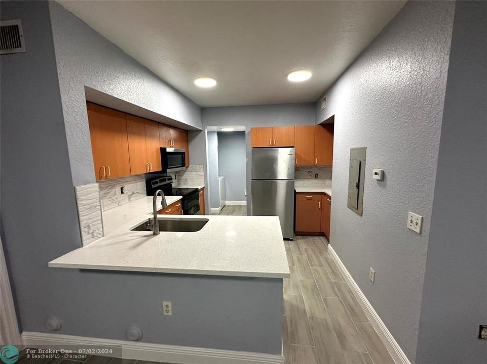 Active With Contract: $2,300 (2 beds, 2 baths, 1088 Square Feet)