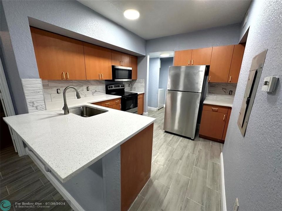 Active With Contract: $2,300 (2 beds, 2 baths, 1088 Square Feet)