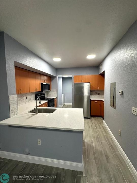 Active With Contract: $2,300 (2 beds, 2 baths, 1088 Square Feet)