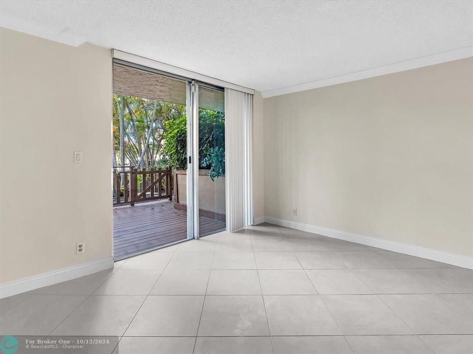 Active With Contract: $2,000 (1 beds, 1 baths, 700 Square Feet)