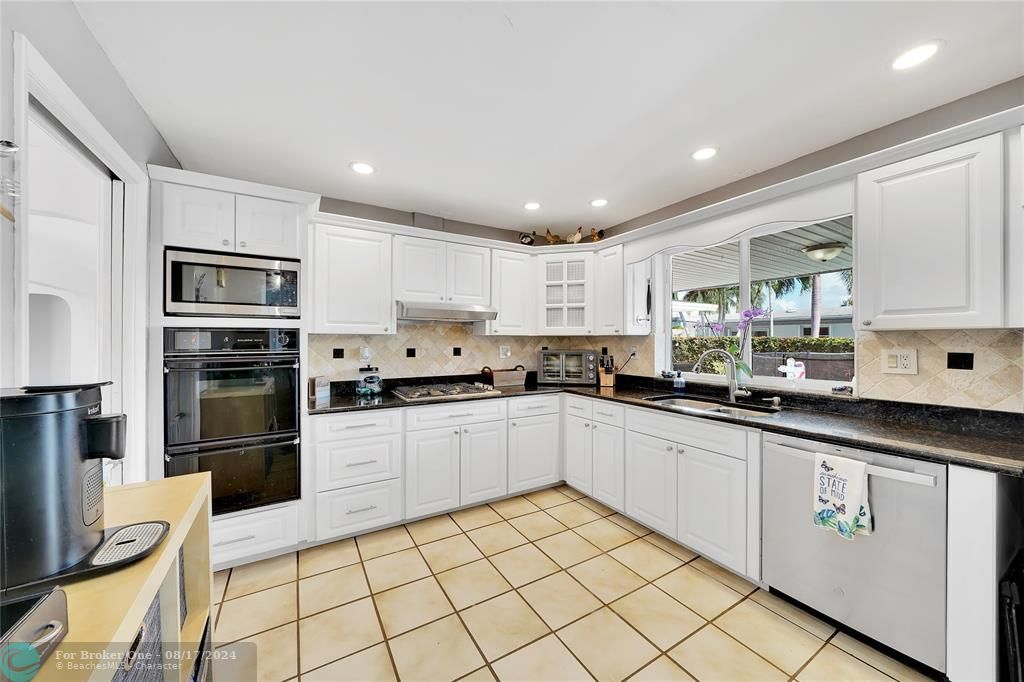 For Sale: $739,900 (3 beds, 2 baths, 2200 Square Feet)