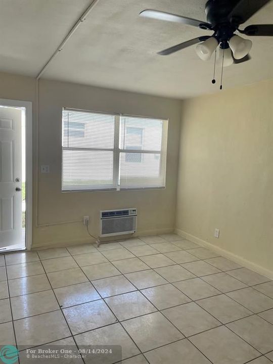 Recently Sold: $1,750 (2 beds, 1 baths, 721 Square Feet)