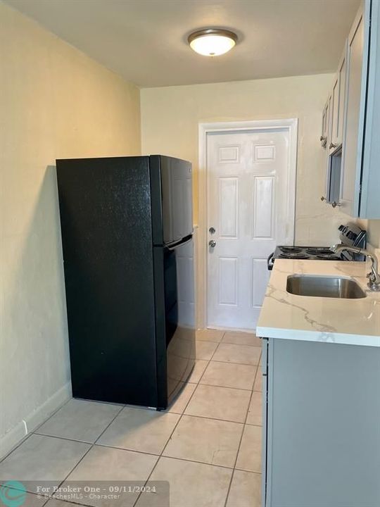 Recently Sold: $1,750 (2 beds, 1 baths, 721 Square Feet)