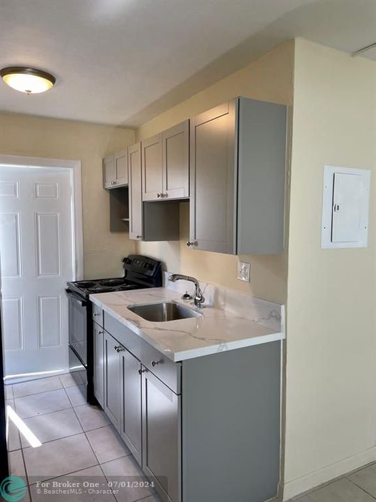 Recently Sold: $1,750 (2 beds, 1 baths, 721 Square Feet)