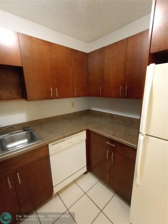 For Rent: $1,850 (2 beds, 2 baths, 800 Square Feet)