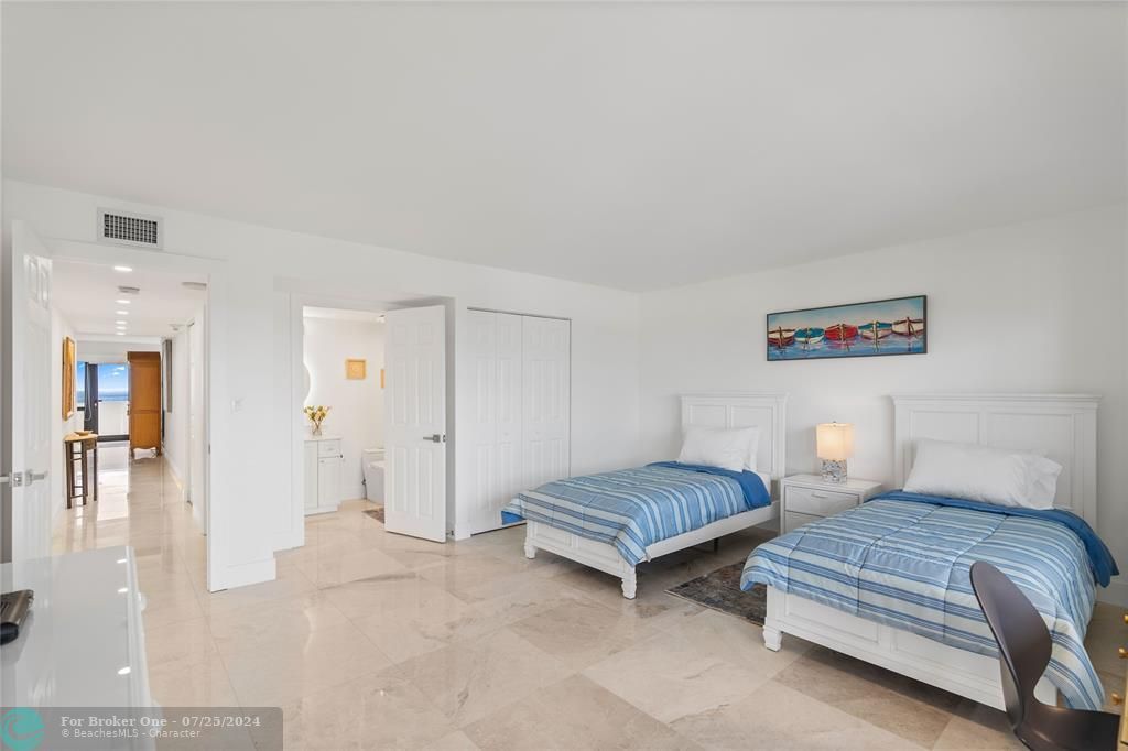 Active With Contract: $5,900 (2 beds, 2 baths, 1800 Square Feet)