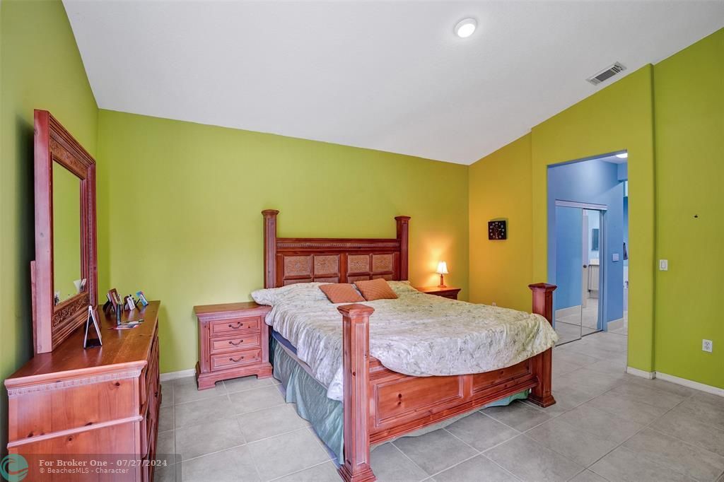 En Venta: $730,000 (4 camas, 3 baños, 2314 Pies cuadrados)