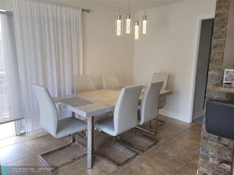 For Sale: $389,000 (2 beds, 2 baths, 1080 Square Feet)