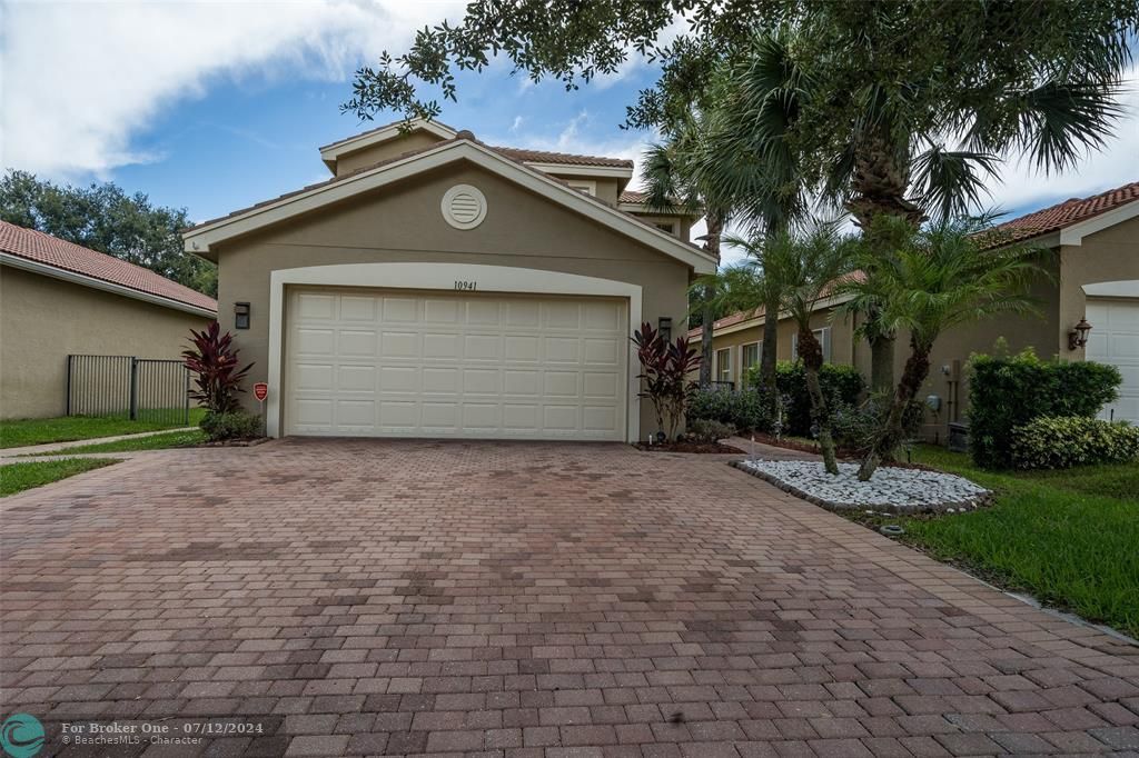 Active With Contract: $4,000 (4 beds, 3 baths, 2102 Square Feet)