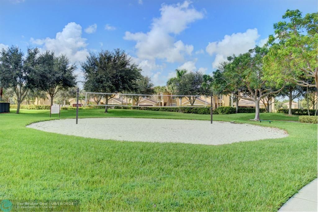 Active With Contract: $4,000 (4 beds, 3 baths, 2102 Square Feet)