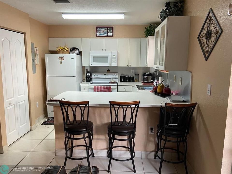 For Rent: $2,600 (3 beds, 2 baths, 1384 Square Feet)