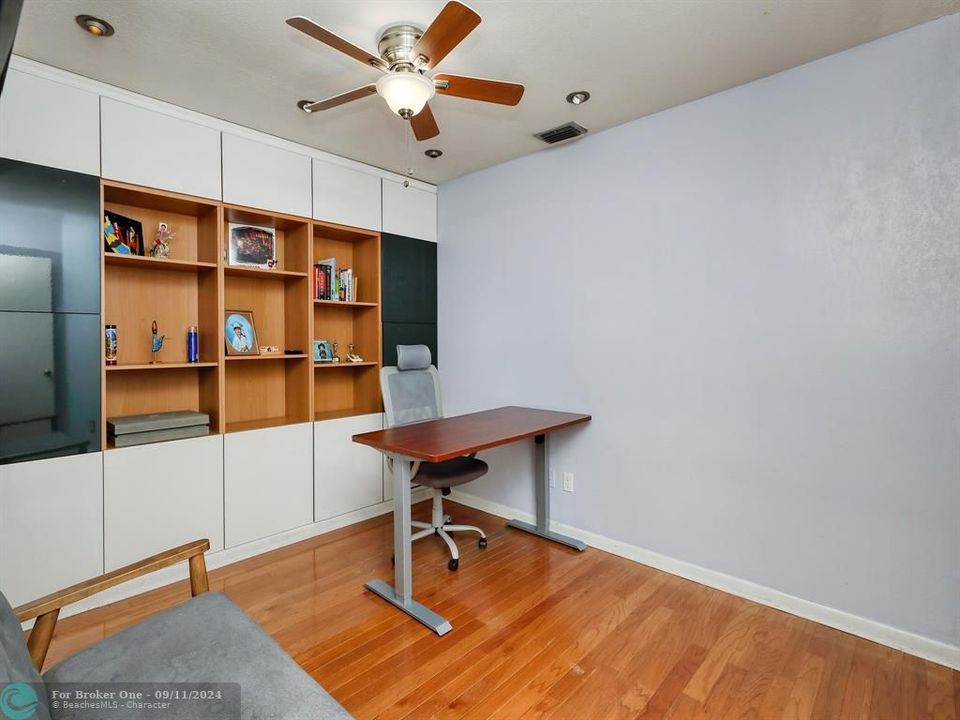 For Sale: $565,000 (3 beds, 2 baths, 1300 Square Feet)