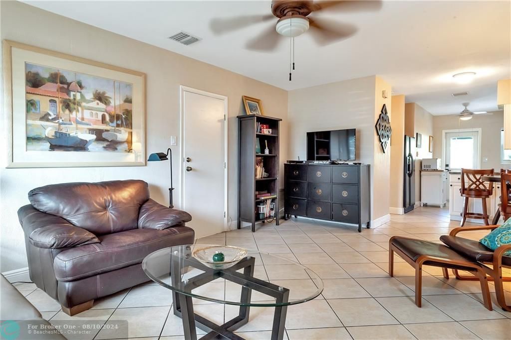 For Sale: $3,200 (2 beds, 2 baths, 1100 Square Feet)