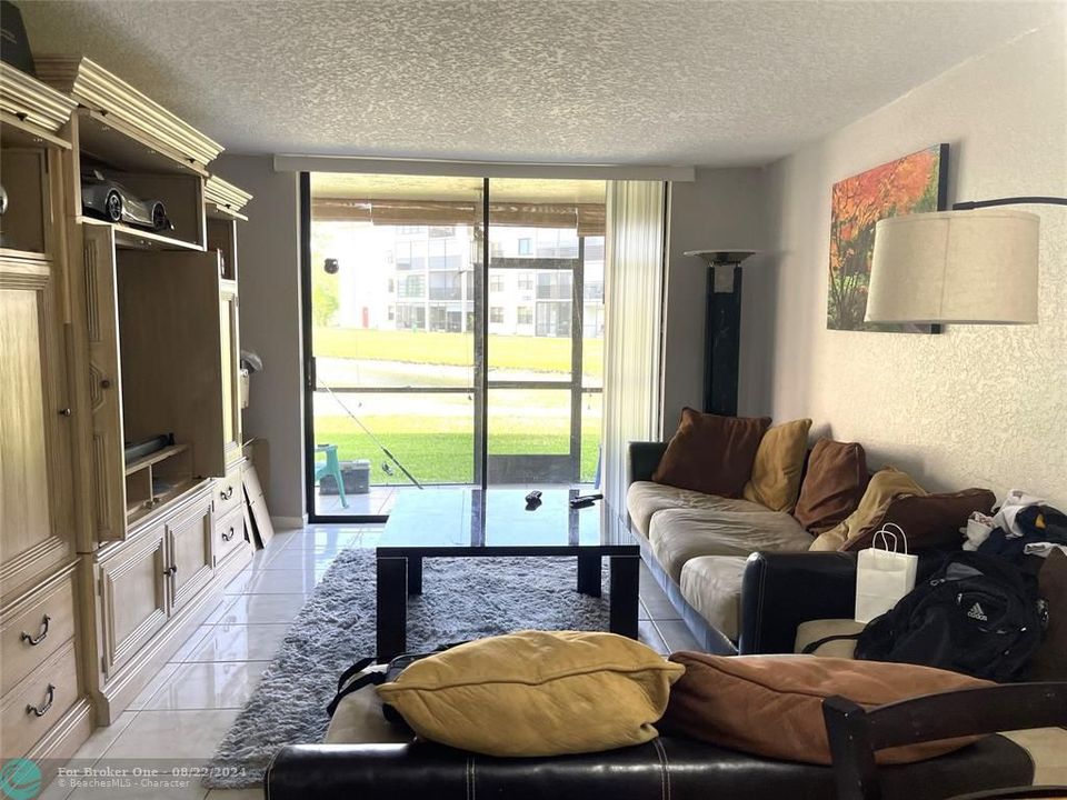 Recently Sold: $115,000 (1 beds, 1 baths, 810 Square Feet)