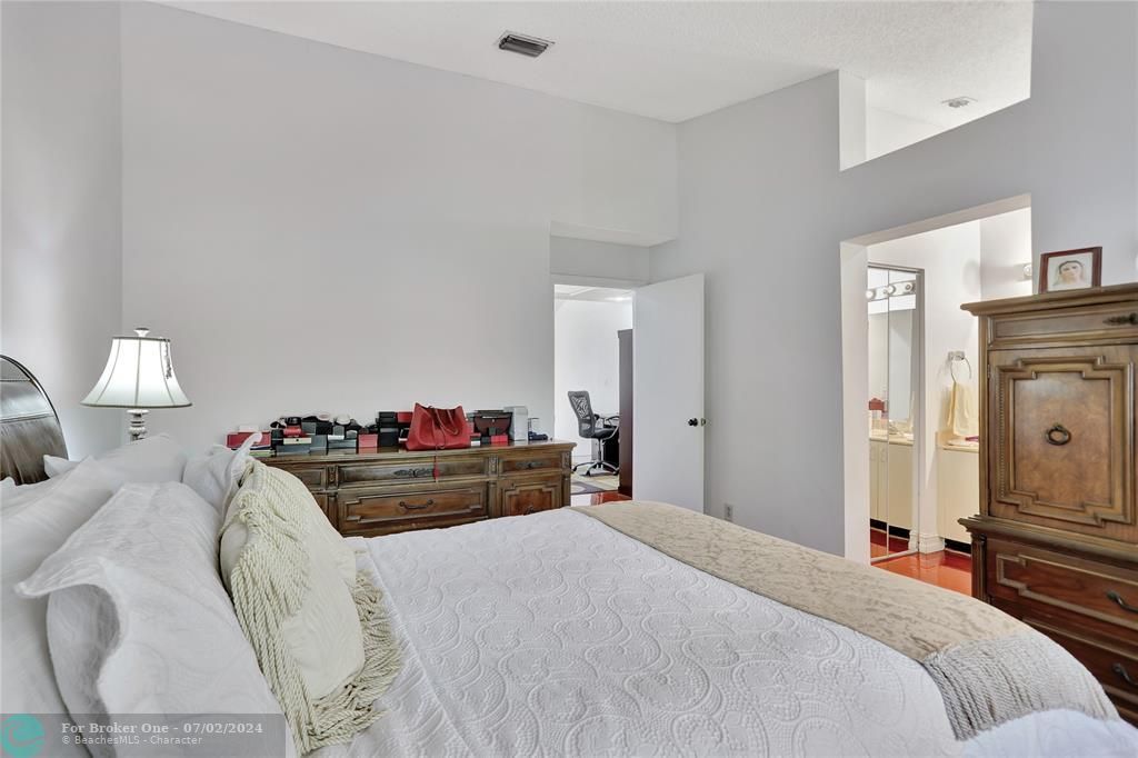 For Sale: $399,000 (2 beds, 2 baths, 1372 Square Feet)